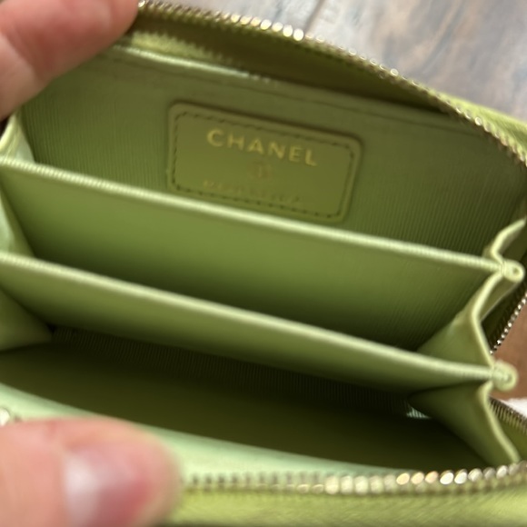 Chanel green zip around wallet - Picture 4 of 6